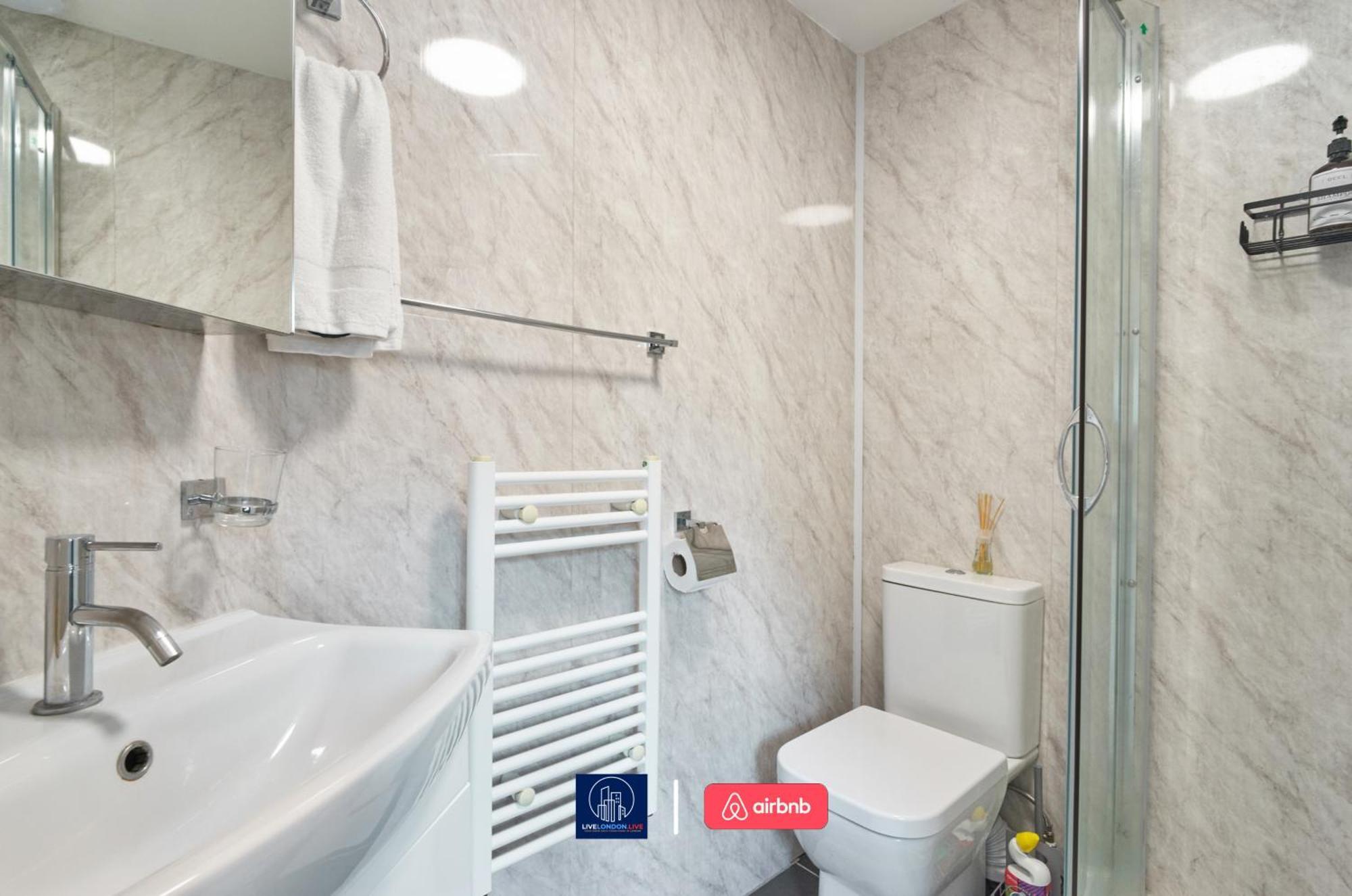 Last-Minute Specials L Sleeps Up To 4 Guests L One-Bedroom Apartment With King Bed And High Ceilings Near Camden By Live London Short Lets & Serviced Accommodation Luaran gambar